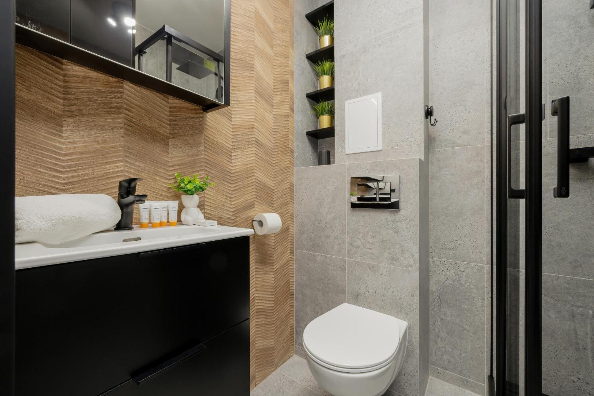 Modern Black & Wooden Apartment Warsaw Near The Airport By Noclegi Renters Eksteriør billede