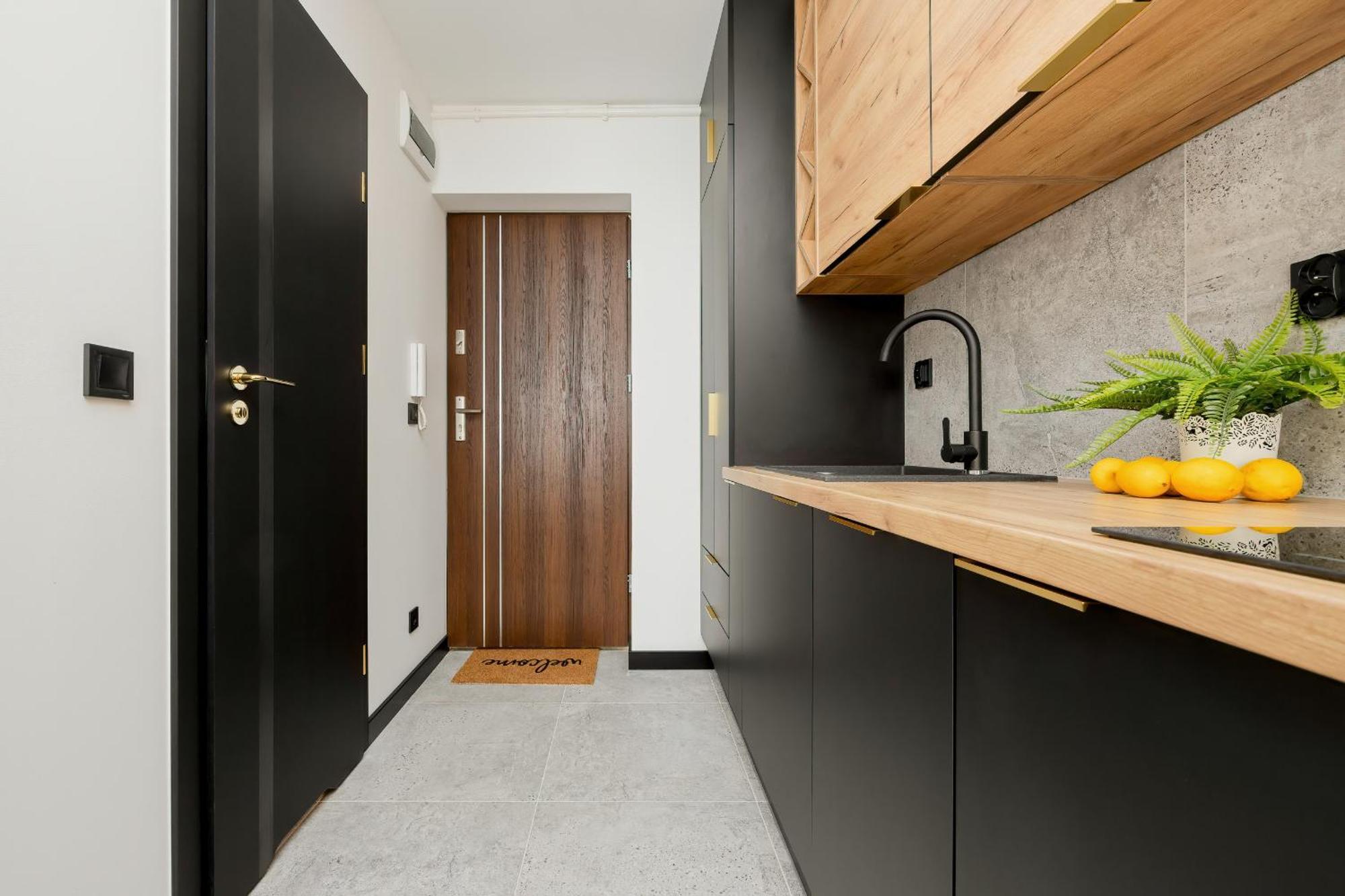 Modern Black & Wooden Apartment Warsaw Near The Airport By Noclegi Renters Eksteriør billede
